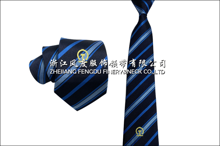 色真帶 2015式鐵路制服。.jpg